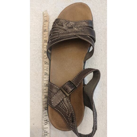 Clarks Bendable Brown Leather Sandals, 8.5 Medium, Crisscross Wedge - Picture 6 of 10